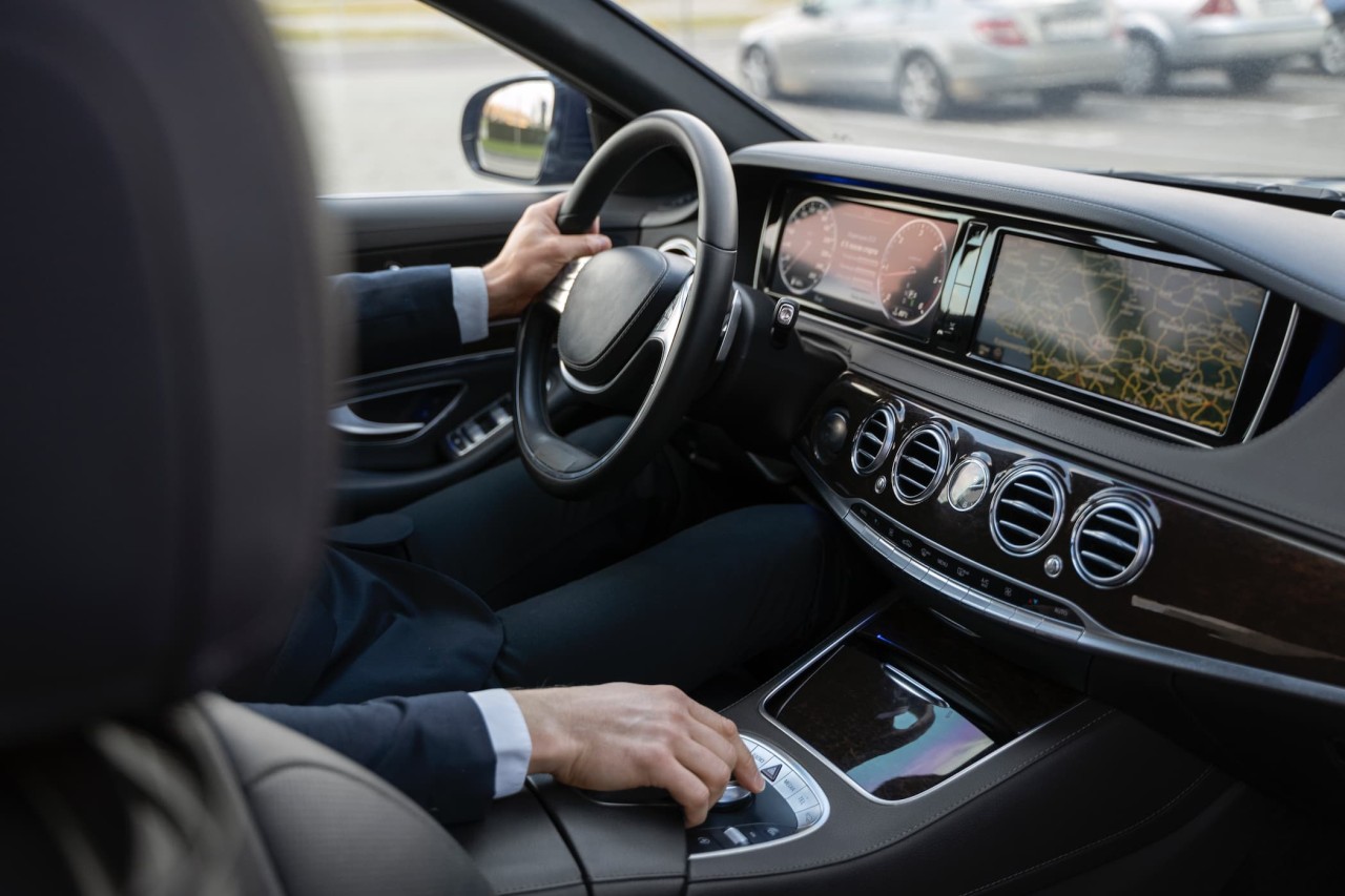 Comparativa: Alquiler de coche con conductor vs. Taxi y Ridesharing (sin liarme la cabeza)