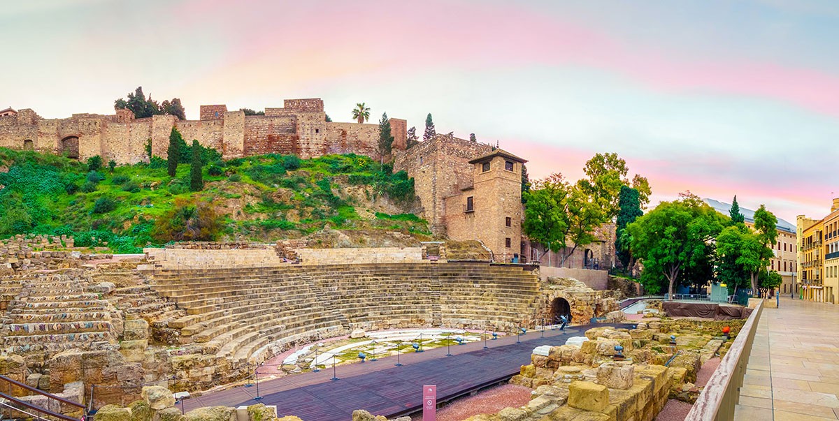 Disfrutar de la Alcazaba de Málaga con el servicio de alquiler coche sin conductor