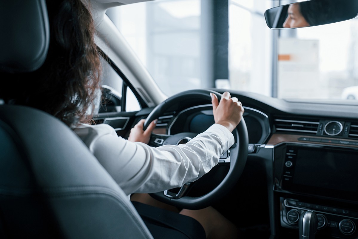 Qué debes saber al alquiler un coche sin chofer