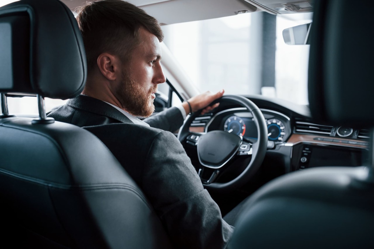 Autos con chófer para empresas: una solución elegante y eficiente para el transporte corporativo